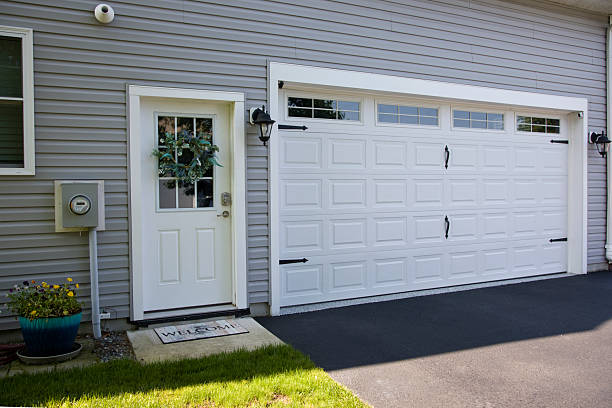 24/7 Emergency Garage Door Panel Replacement experts in Jones Valley, CA